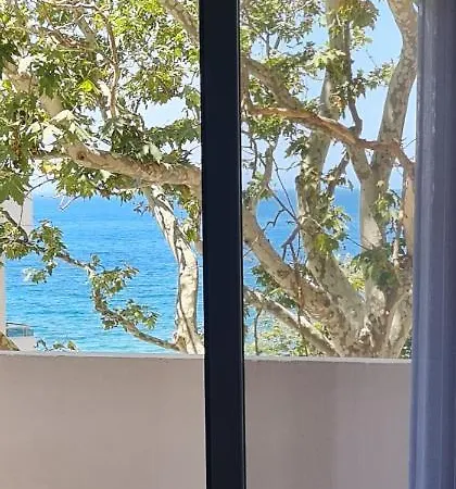 Blue Bay Beach Front Uji Ftohte Apartment Vlore